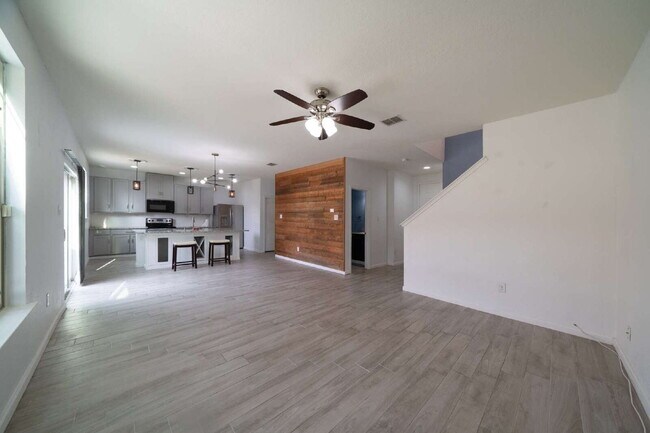 Building Photo - 9131 Canter Horse