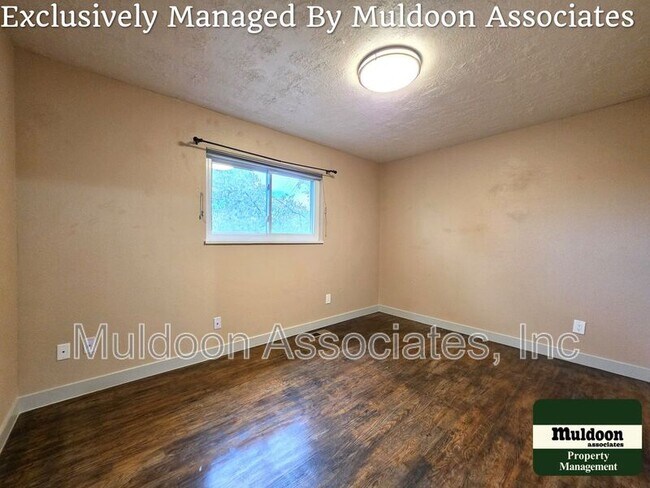 Building Photo - 1450 Luna Vista St