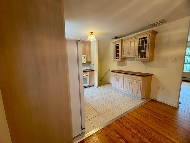 Building Photo - 3 Bedroom 1.5 Bathroom in Harrisburg -Cent...
