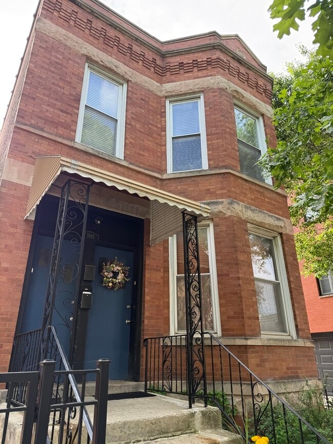 Building Photo - 1815 N Paulina St