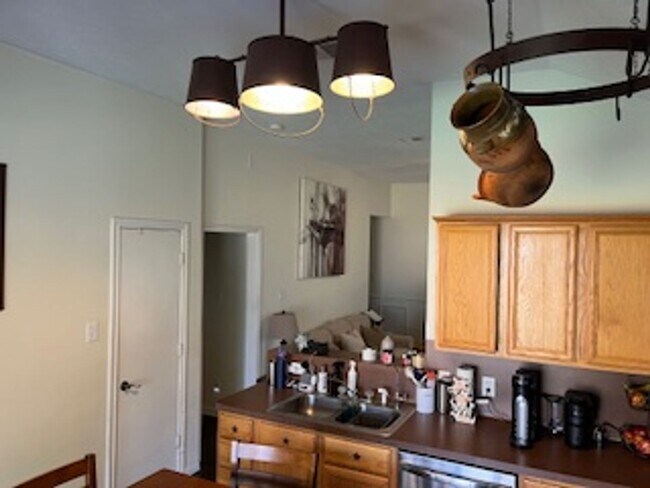Building Photo - College Station - 3 bedroom / 2 bath / Gar...