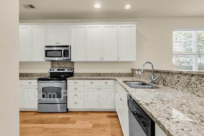Building Photo - 2649 Lohr Dr