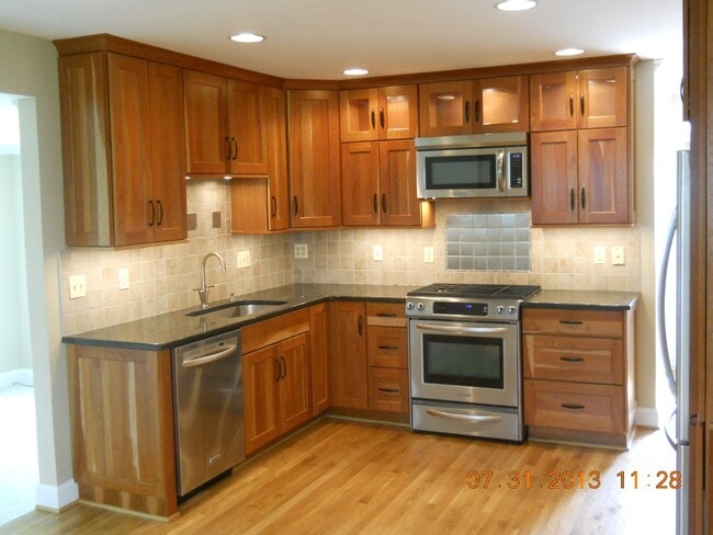 Building Photo - Murray Hill renovated single family house