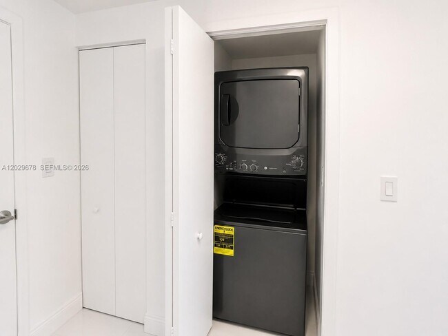 Building Photo - 325 S Biscayne Blvd