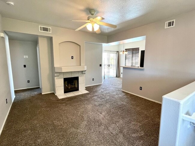 Building Photo - 3 Bedroom Condo located off of Warm Springs and South Durango!!! Southwest Location!