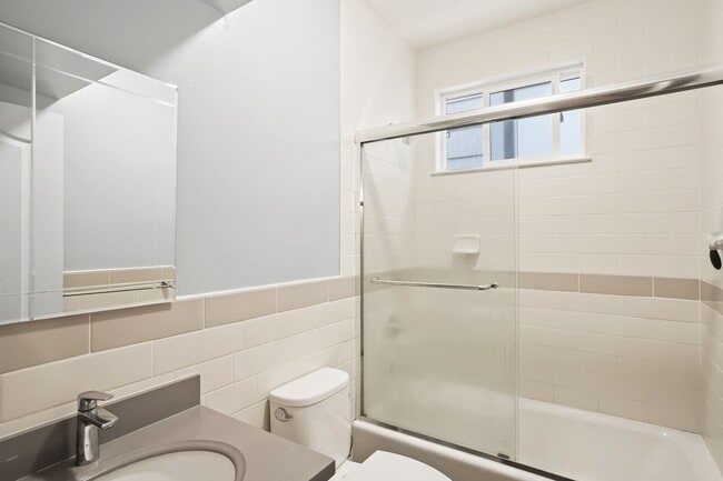 Building Photo - Spacious 3Bd/2Ba in SF Richmond District!