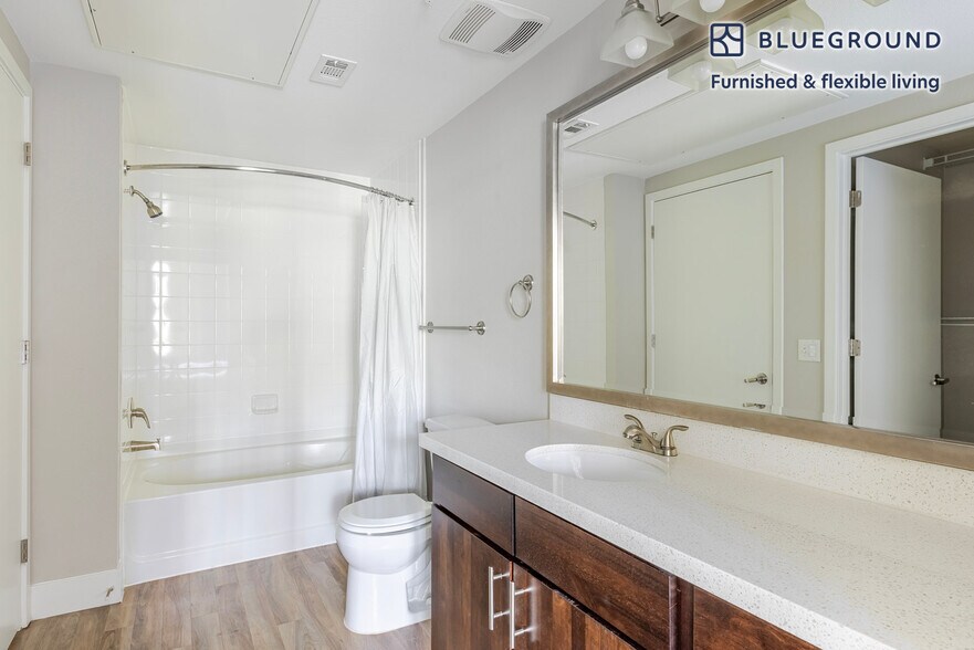 Building Photo - 555 San Antonio Rd