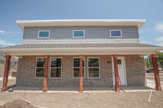 Building Photo - 2 Bedroom 2 Bath home located in Fayetteville!