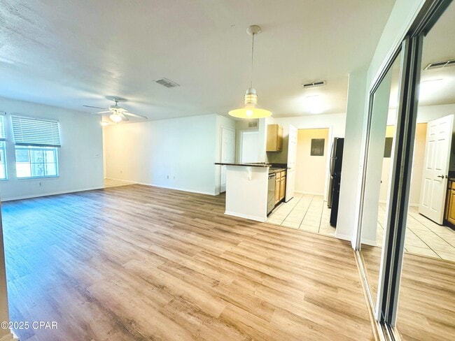 Building Photo - 1402 Lighthouse Rd