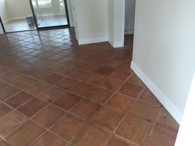 Building Photo - 223 SW 14th Pl