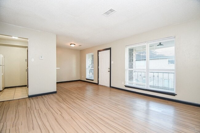 Building Photo - 7902 Prestwood Dr