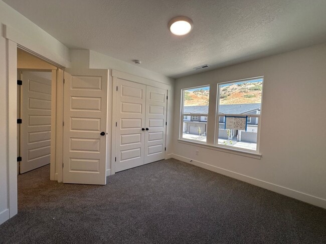 Building Photo - 5260 Acacia Dr