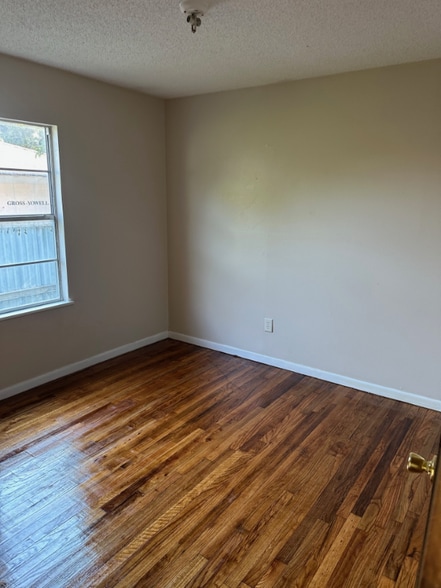 Building Photo - 1905 Connor Ave