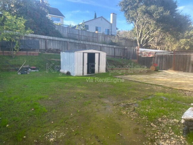 Building Photo - 405 Whitney Ave