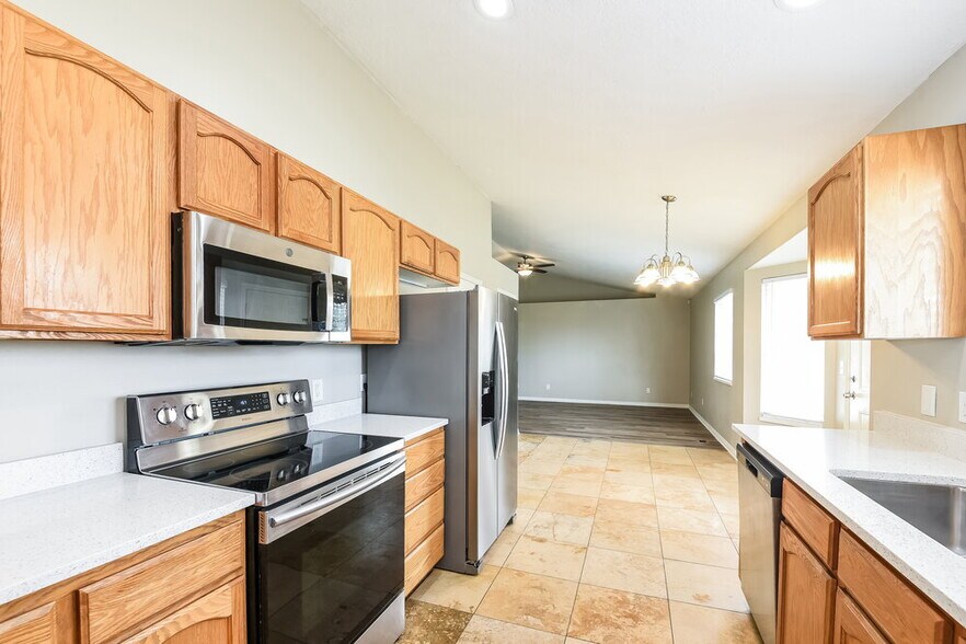 Building Photo - 1116 Mustang Ln