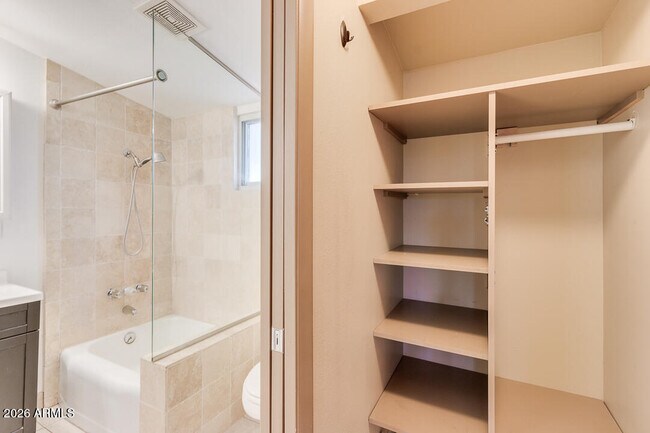 Building Photo - 7248 E Wilshire Dr