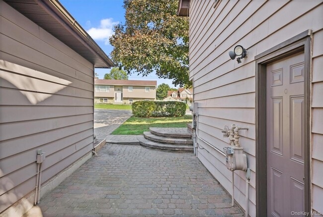 Building Photo - 8 Badami Dr