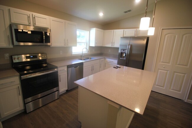 Building Photo - Beautiful 2020 3 Bed 2 Bath Palm Coast Hom...