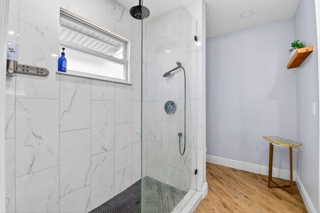 Building Photo - 320 Riverdale Rd