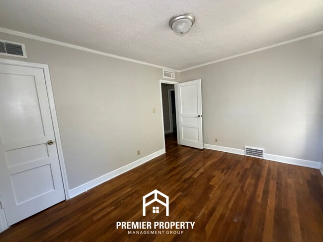 Building Photo - 3145 N Lafayette Cir