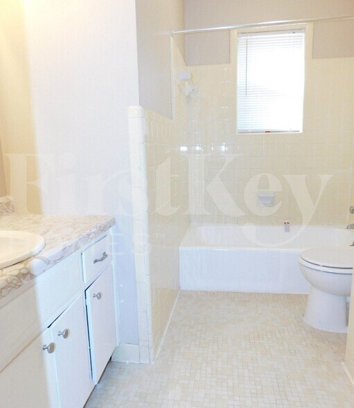Building Photo - 4832 Rolling Meadows Dr
