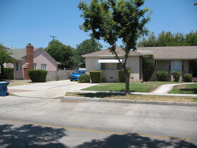 Large Oversize "Parking Lot" type driveway - 3121 W Wyoming Ave