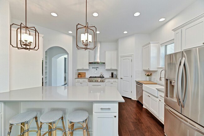 Building Photo - 2400 Winsted Ln