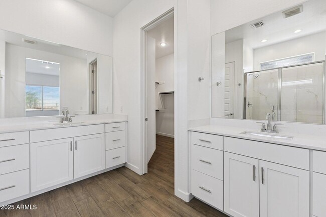 Building Photo - 531 S Owl Dr