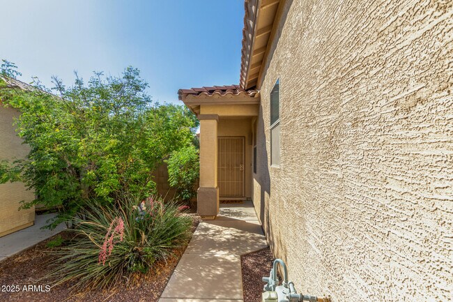 Building Photo - 12910 W Glenrosa Dr