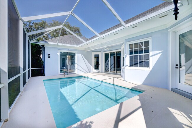 Building Photo - 165 Honeysuckle Dr