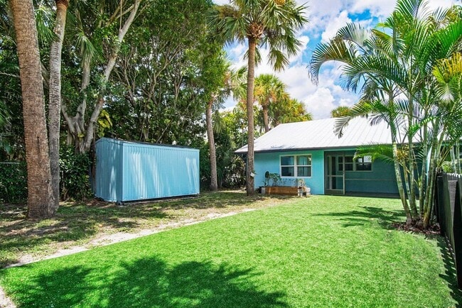 Building Photo - 2134 NE Pelican Terrace