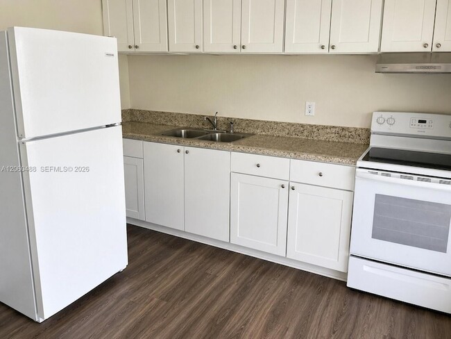 Building Photo - 8924 NW 35th Ct