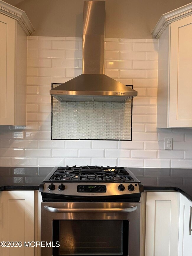 Building Photo - 35 Arno St