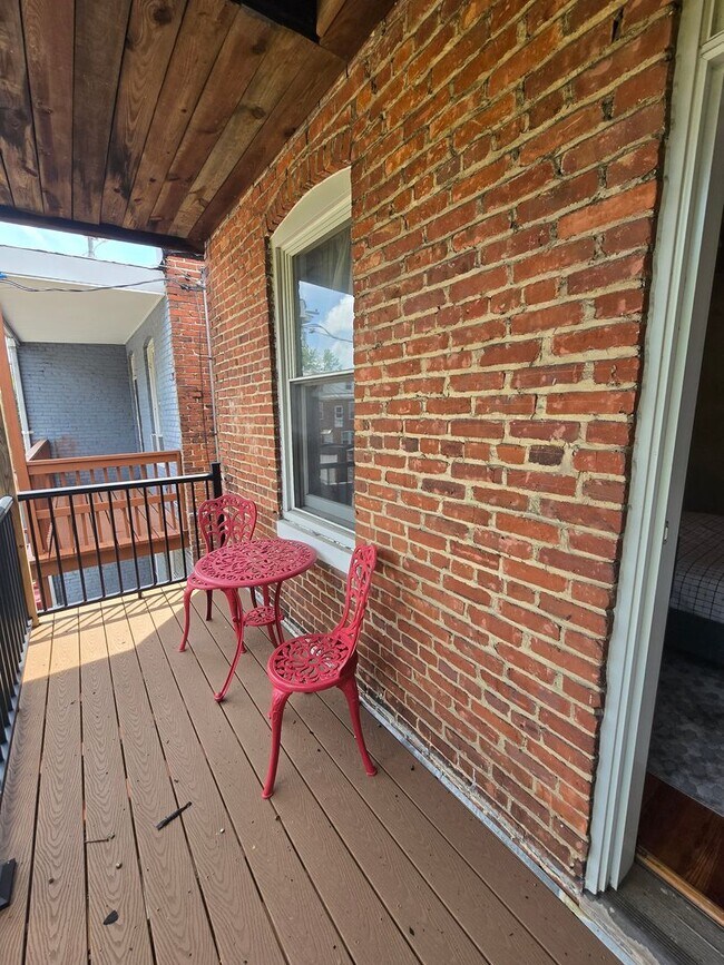 Building Photo - 3-Bedroom, 1.5 Bathroom Charles Village Townhouse