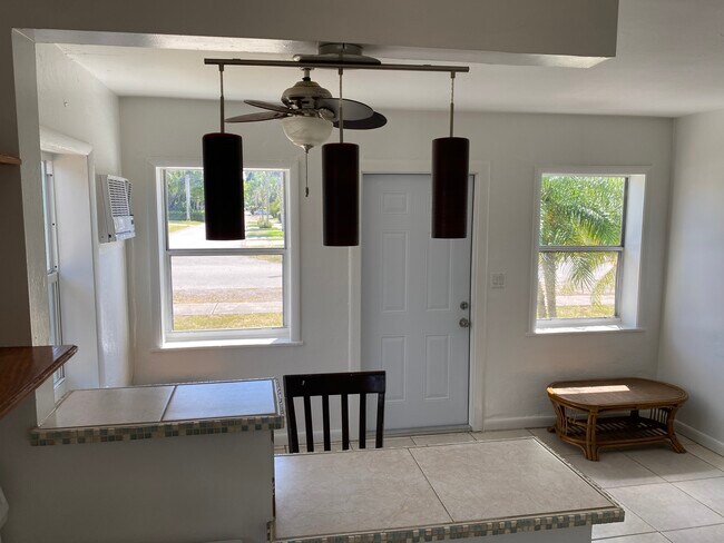 Building Photo - 926 N 16th Ave