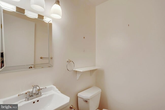 Building Photo - 9801 Clydesdale St