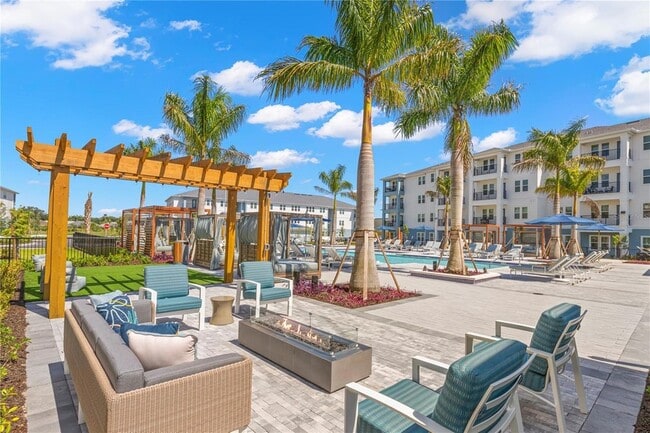 Building Photo - 1101 S Tamiami Trl