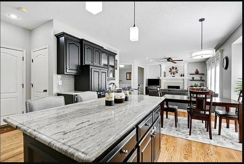 Building Photo - 8000 W 146th St