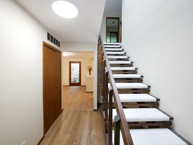 Building Photo - 4 Bed 2.5 Bath Single-Family House at the ...