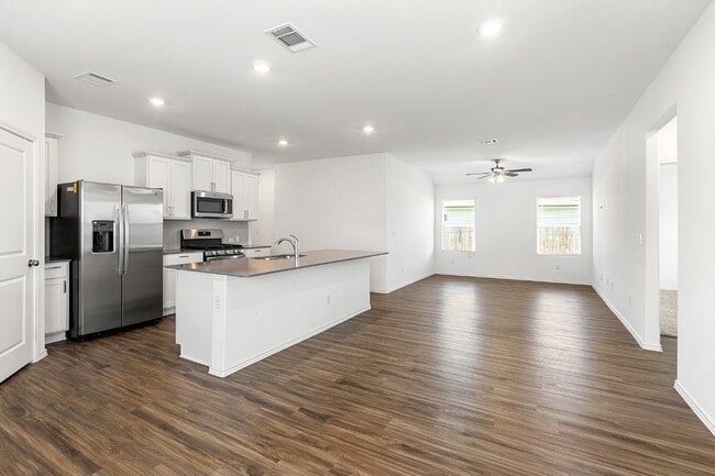 Building Photo - First Month's Rent FREE!