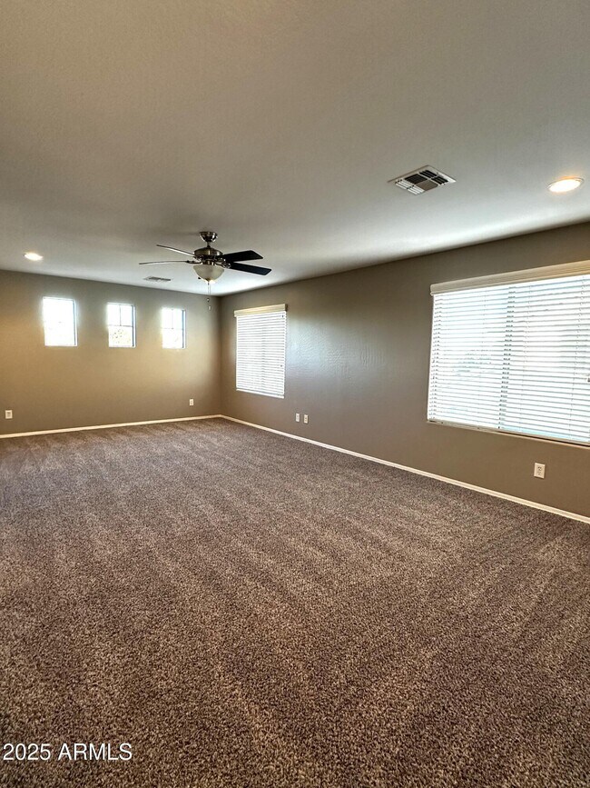 Building Photo - 11053 E Roselle Ave