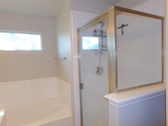 Building Photo - 16810 Deck Ct