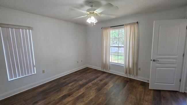 Building Photo - 3 Bed, 2 Bath, 2 Car garage in The Groves at Baytree Community