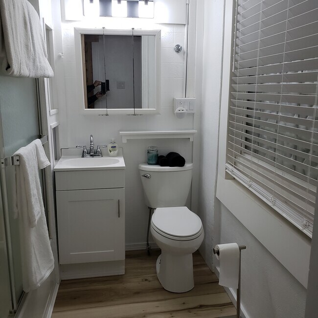 Building Photo - 27 Norton St