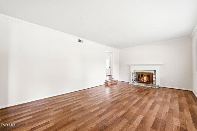 Building Photo - 808 Chippendale Rd