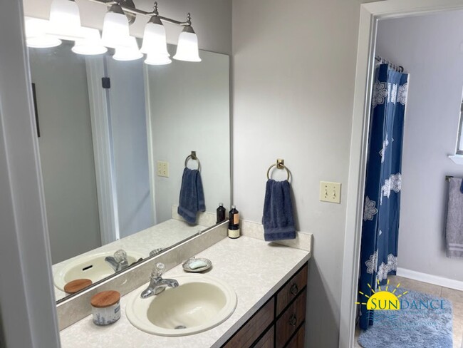 Building Photo - Charming 3-Bedroom Brick Home in Bluewater...