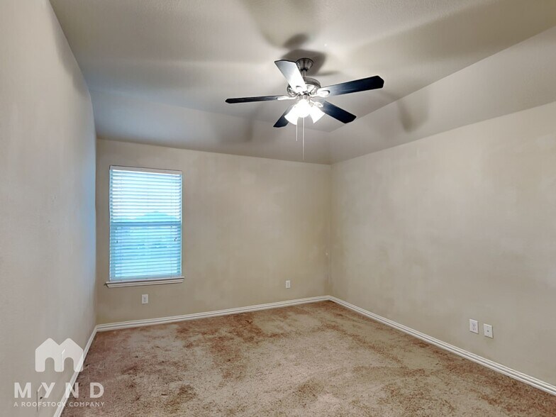 Building Photo - 5813 Valley Haven Way