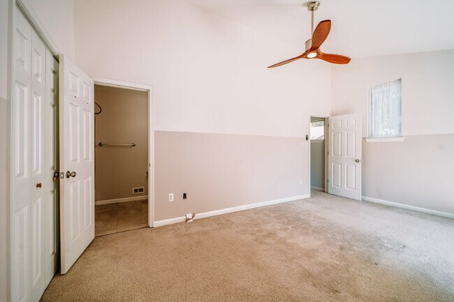 Building Photo - Spacious 5-Bedroom End-Unit Townhome in Reston with 3 Finished Levels, Renovated Kitchen & Fenced...