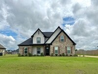 Building Photo - Now Leasing a 5-Bedroom 3 Bath Home in Olive Branch, MS Zoned for Great Schools-DeSoto Central.