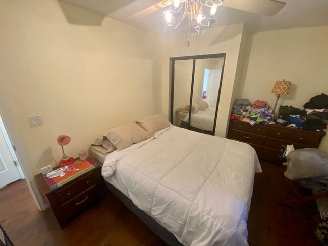 Building Photo - 3/2 House W/ 1/1 Cottage